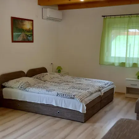 Napsugar Vendeghaz 3* Újudvar
