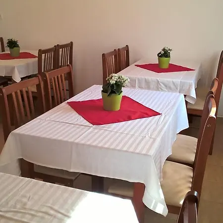 Napsugar Vendeghaz بيت ضيافة 3*
