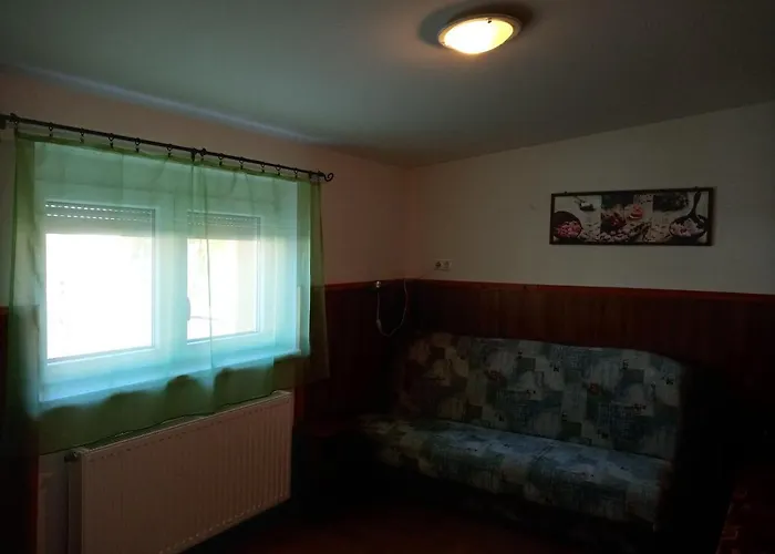 Napsugár Újudvar
